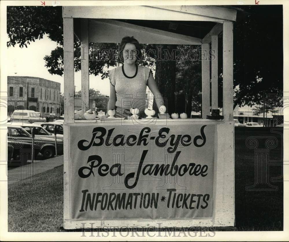 1976 Press Photo Jill Nieman at Black-Eyed Pea Jamboree Ticket Booth - hps07311- Historic Images