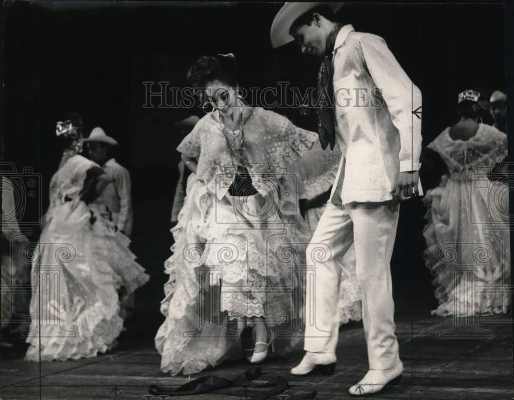 1965 Press Photo Yolanda Suerta and Sigifredo Duarte performing in Ballet- Historic Images