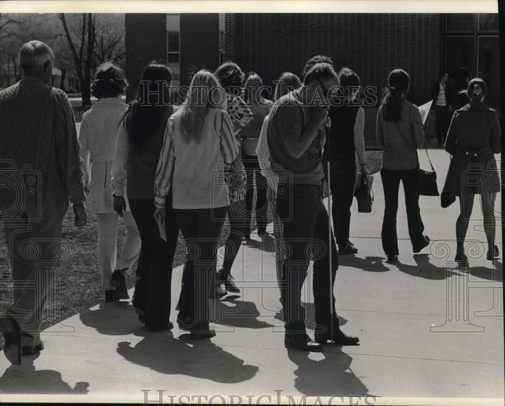 1972 Press Photo Blind Student on Campus with fellow Students - hps07512- Historic Images