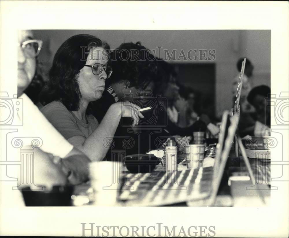 1979 Press Photo Serious bingo player smokes cigarette and watches her cards.- Historic Images