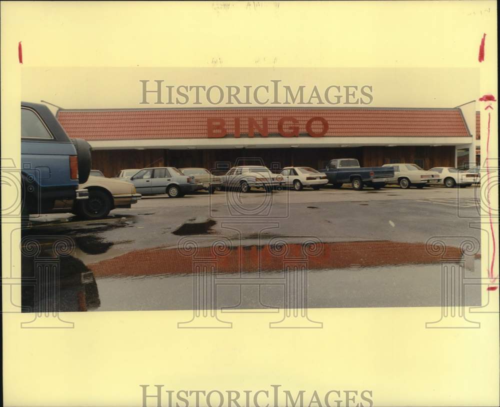 1988 Press Photo All Star East Bingo in Wallisville parking lot. - hps07651- Historic Images