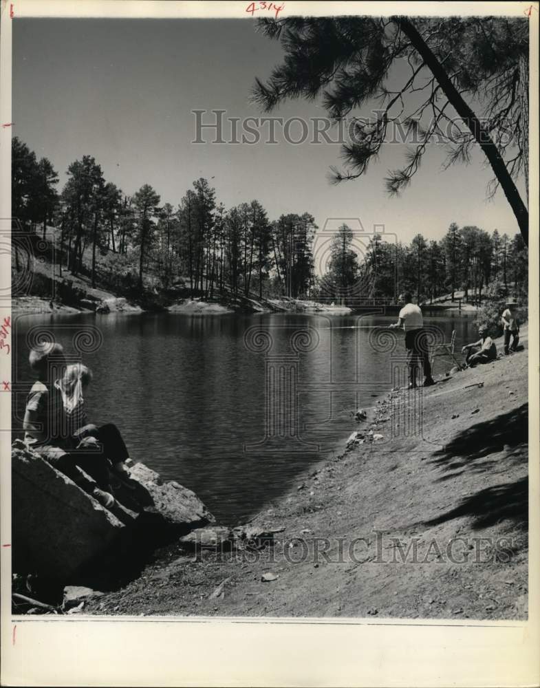 1965 Press Photo Tucson, Arizona tourist attraction, Rose Canyon Lake- Historic Images