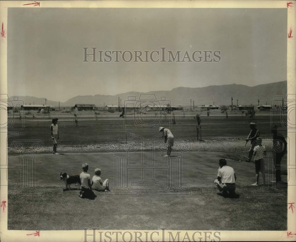 1963 Press Photo Golfers at Sunsites 9-hole course in Arizona - hps07957- Historic Images