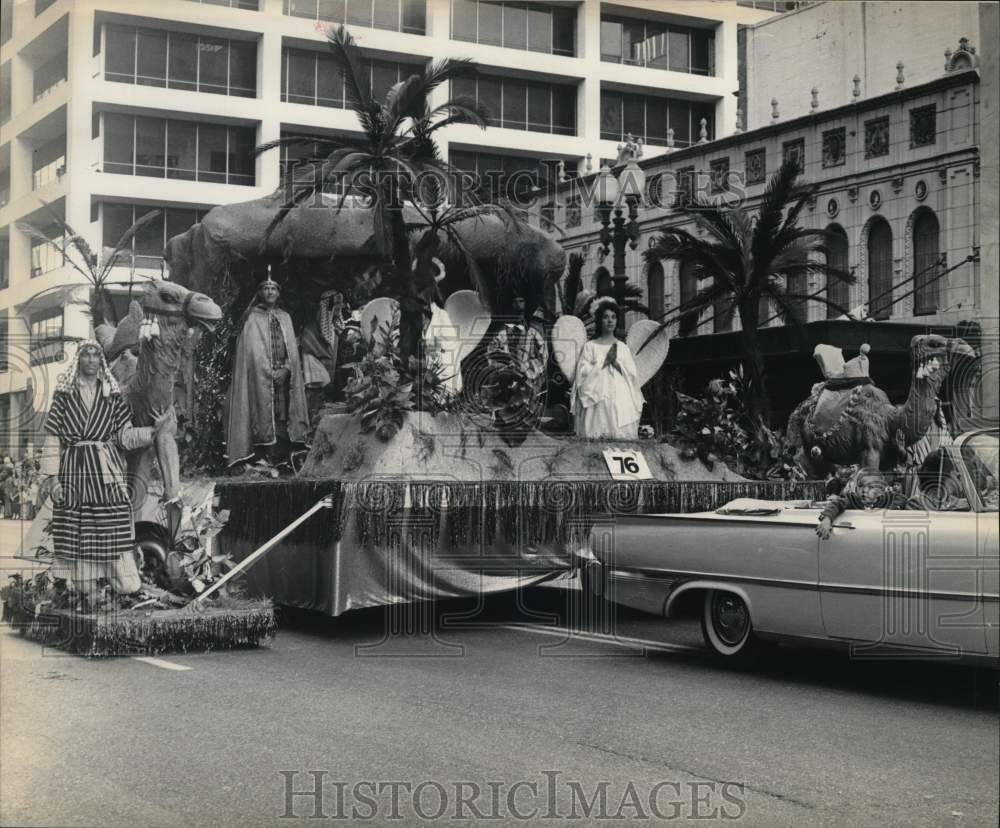 1960 Press Photo Thanksgiving Day Parade Float - hps08029- Historic Images