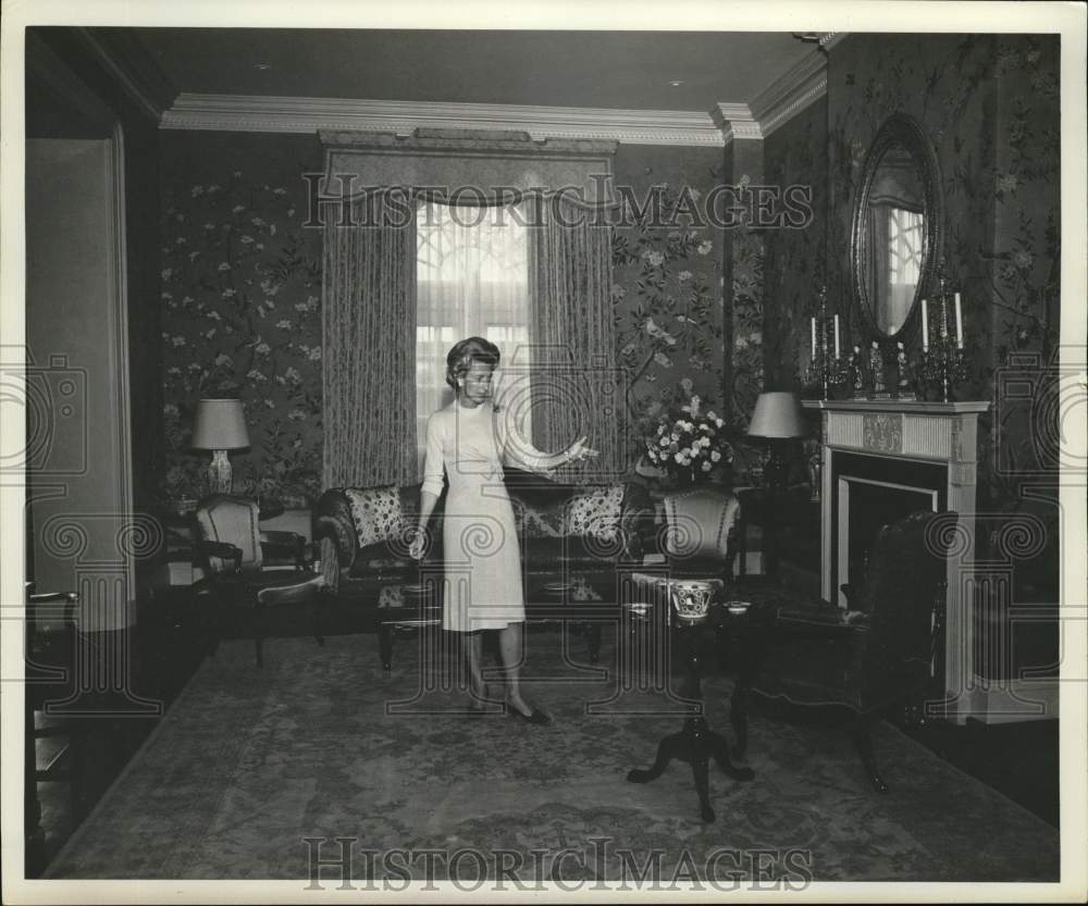 1965 Press Photo Mrs. Angier Biddle Duke in Blair House, Washington, D.C.- Historic Images