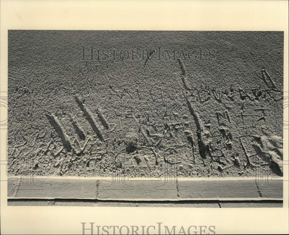 1984 Press Photo Graffiti scratched into Asbestos Walls of McReynolds School- Historic Images