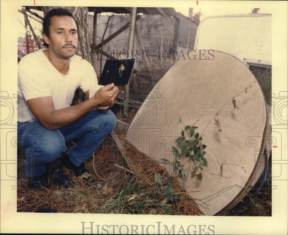 1989 Press Photo Martin Lemond and image of Virgin Mary on tabletop - hps08289- Historic Images