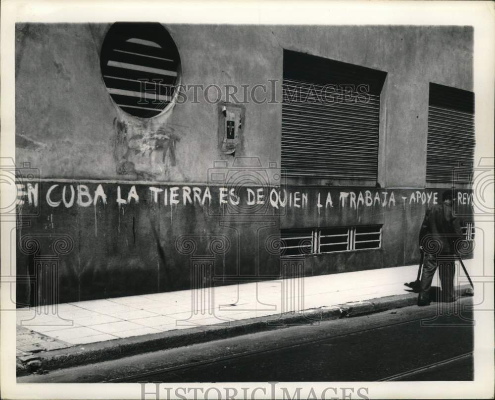 1962 Press Photo Sign painted by Argentine Students in Buenos Aires, Argentina- Historic Images