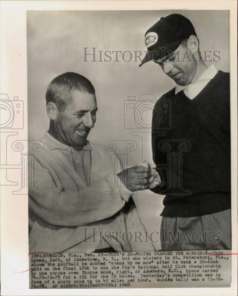 1960 Press Photo Toby Lyons shows golf ball to Thorne Wood in Dunedin, Florida- Historic Images