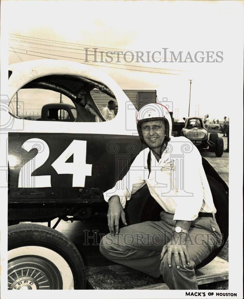 1969 Press Photo Race car driver George Nash poses with his #24 race car.- Historic Images