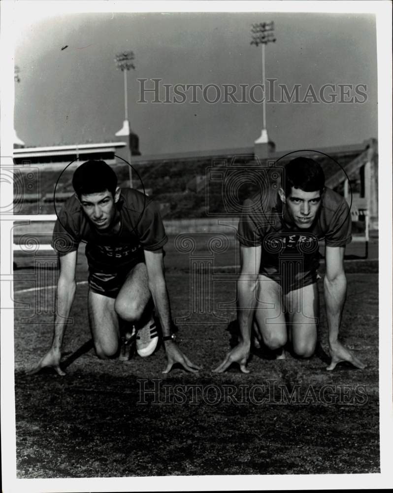 1966 Press Photo University of Houston track stars Tony Pickett, Johnny Morriss- Historic Images