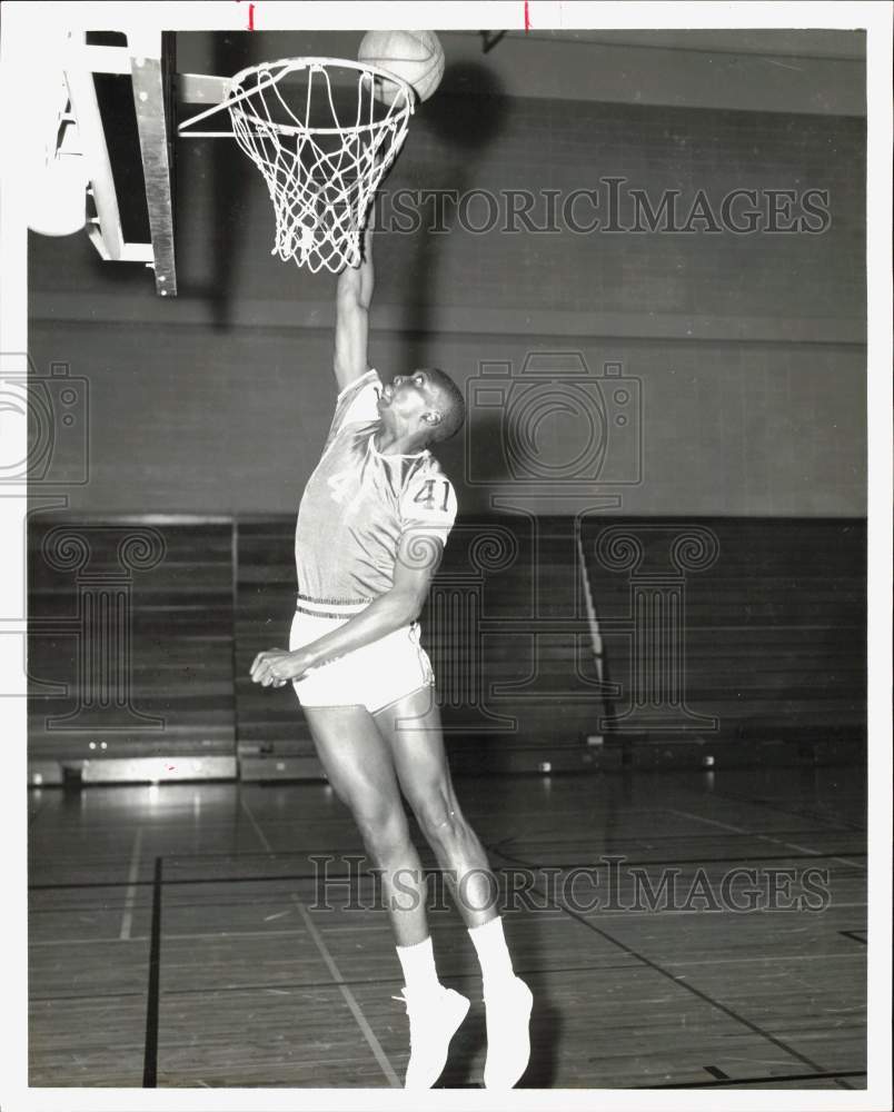 1965 Press Photo Basketball Player David Whatley Shoots Lay-Up - hps09075- Historic Images