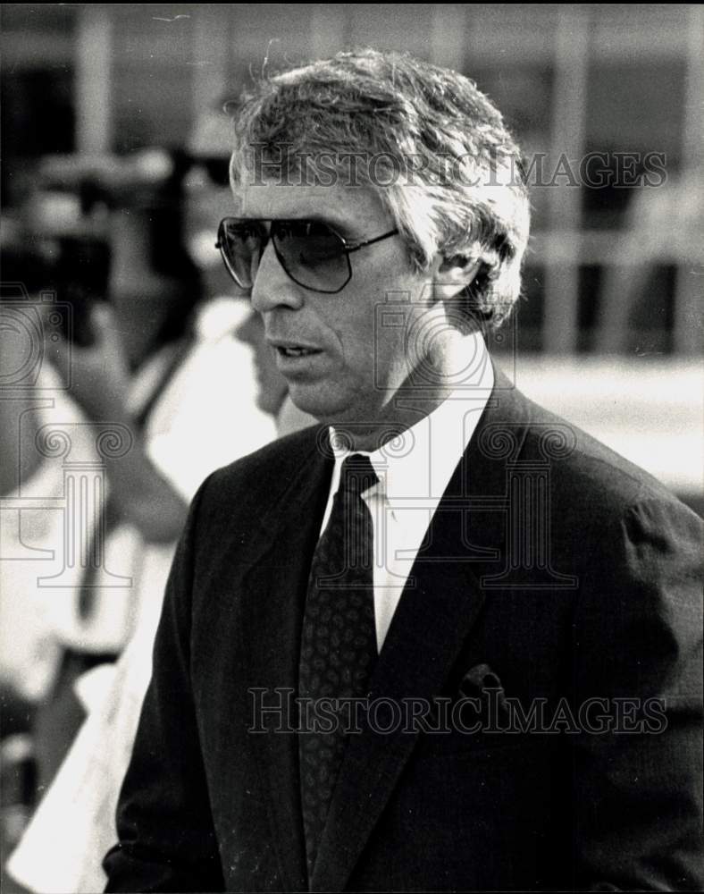 1989 Press Photo Lucas D. Wayne, horse trainer at Hollywood Park - hps09323- Historic Images