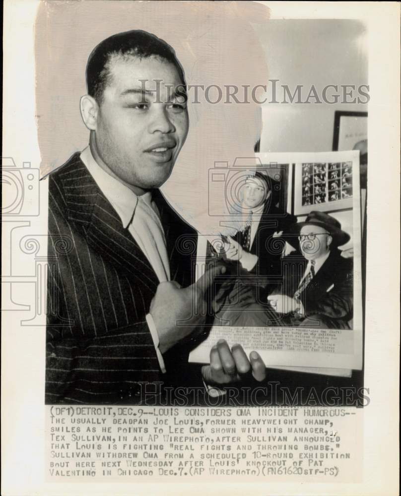 1959 Press Photo Boxer Joe Louis with AP Wirephoto of Lee Oma, Tex Sullivan- Historic Images