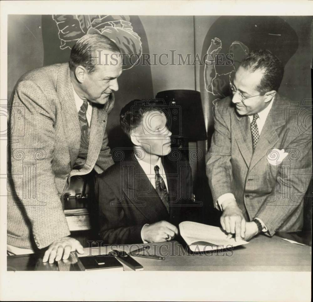 1959 Press Photo Edward G. Ludwig discusses contract with baseball officials.- Historic Images