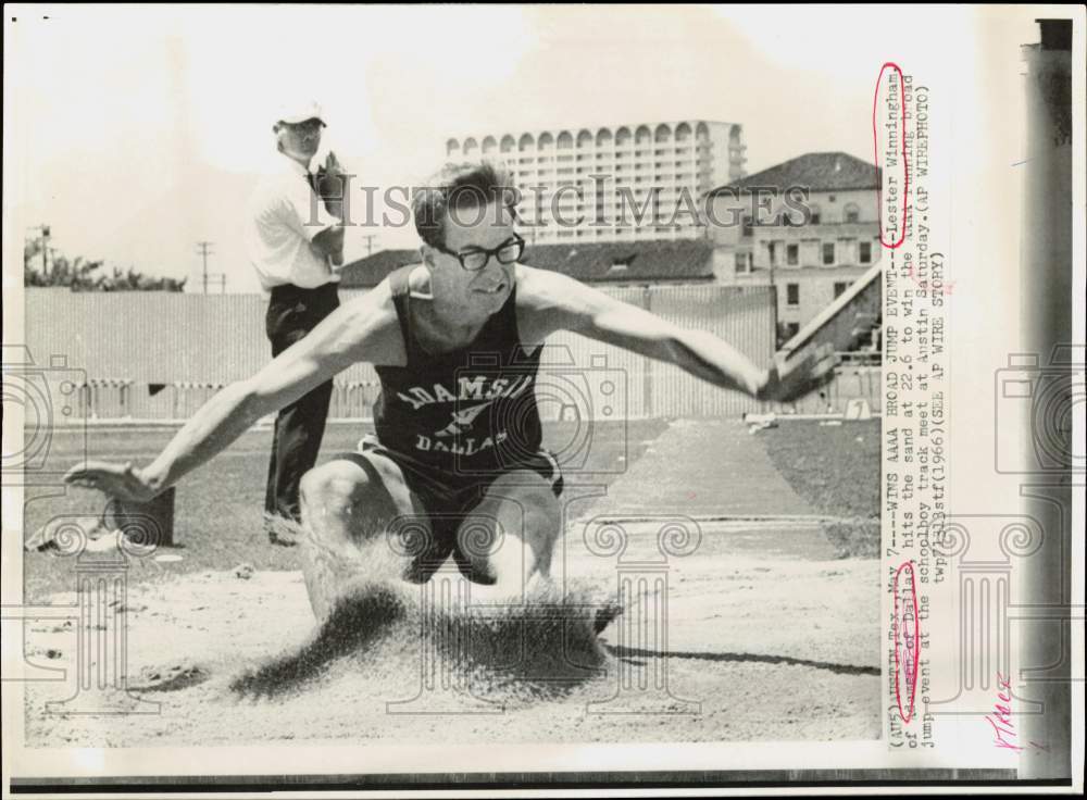 1966 Press Photo Adamsen High Broad Jumper Lester Winningham Wins Event, Austin- Historic Images