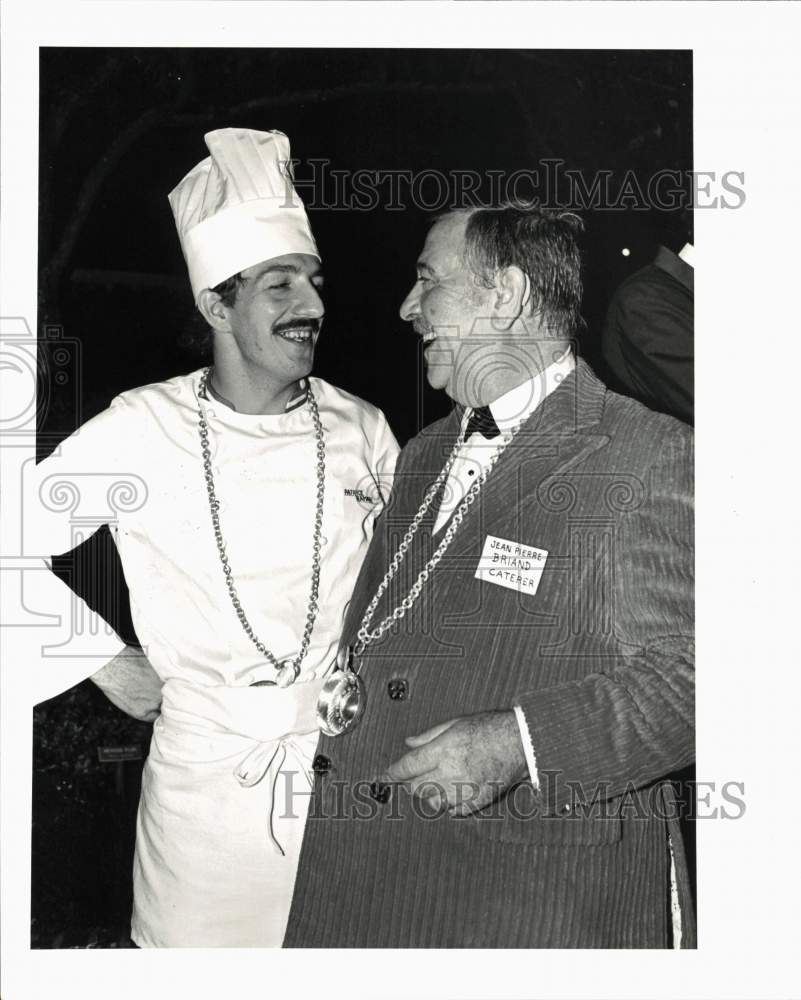 1982 Press Photo Chefs Patrice Ramain and Jean Pierre Briant chat at event.- Historic Images