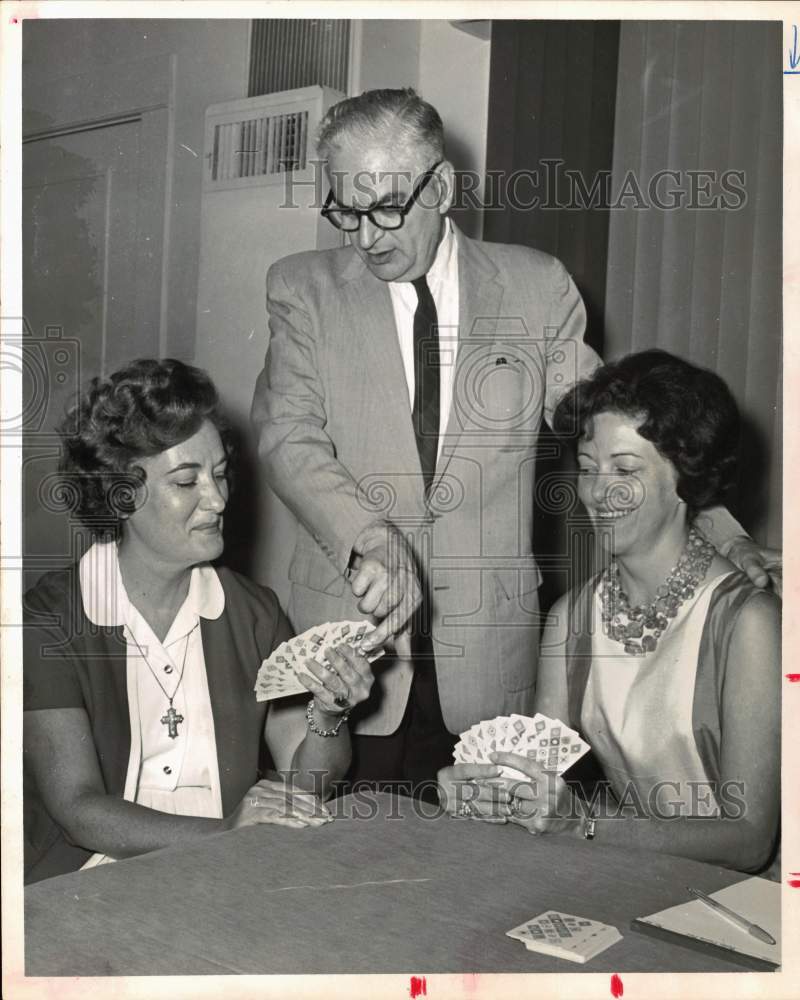 1964 Press Photo Mr. Gerber with Mrs. McDaniel with Mrs. Philley playing Bridge- Historic Images