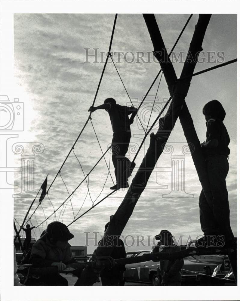 1979 Press Photo Boy Scouts cross Suspension Bridge erected by Troop #7- Historic Images