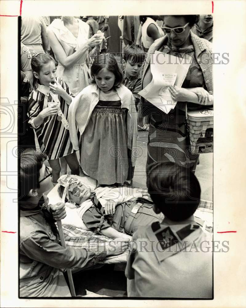 1969 Press Photo Boy Scouts watched during first aid demonstrations.- Historic Images