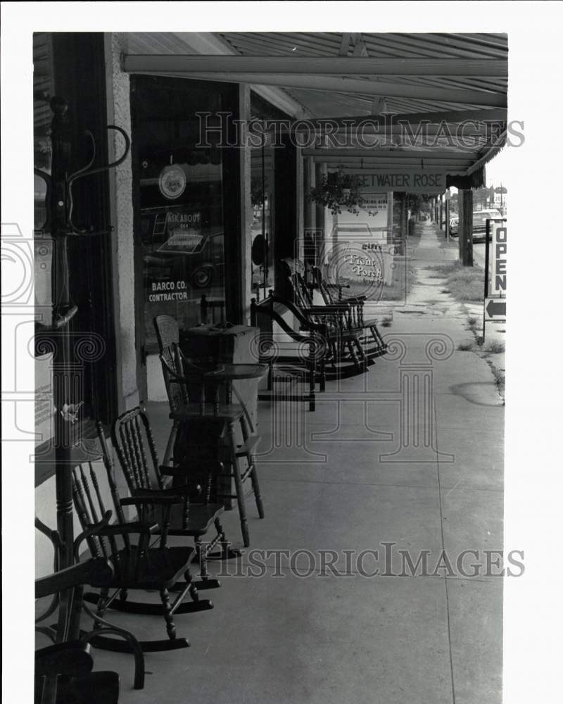 1981 Press Photo Chairs outside Antique Shop in Beaumont, Texas - hps10187- Historic Images