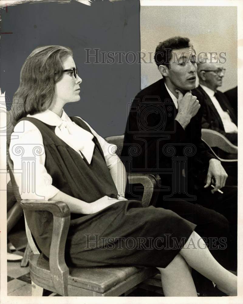 1966 Press Photo Mr. and Mrs. Perry Wilcox wait outside grand jury room- Historic Images