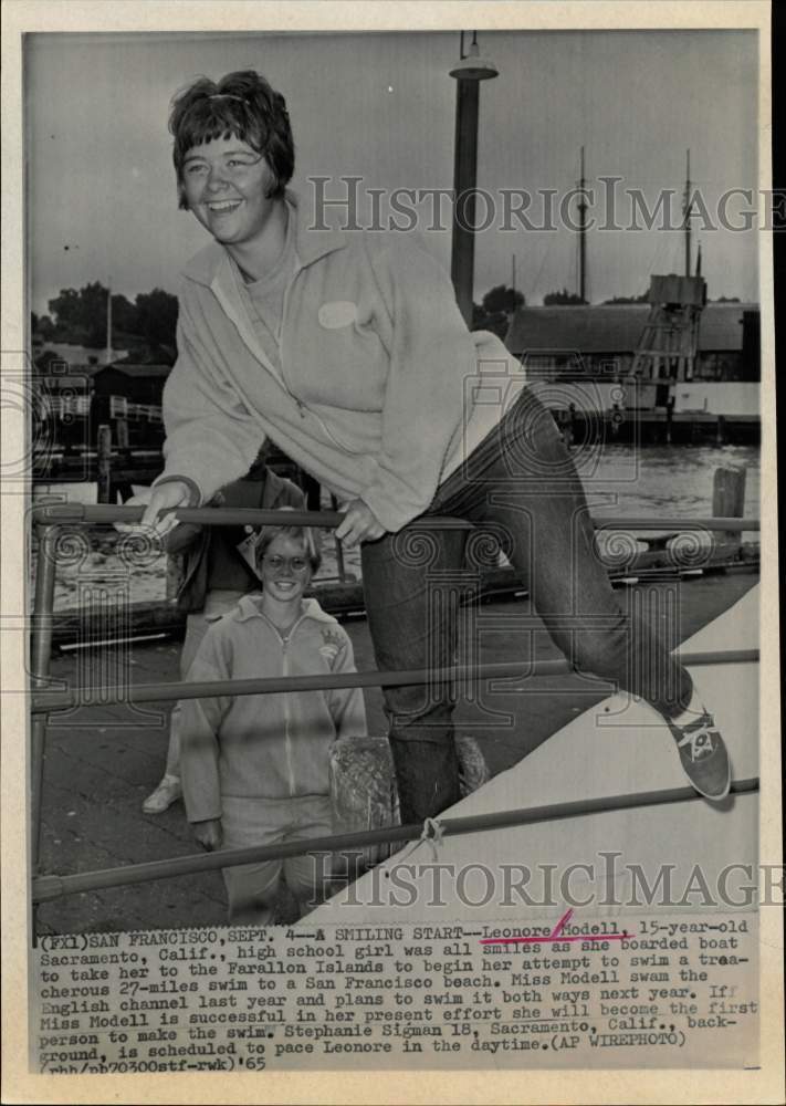 1965 Press Photo Swimmer Leonore Modell boards Boat in San Francisco, California- Historic Images