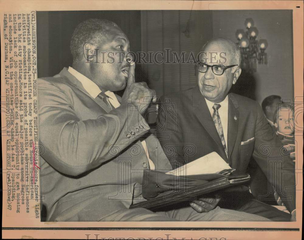 1967 Press Photo Boxer Archie Moore chats with Asa Spaulding in Washington, D.C.- Historic Images