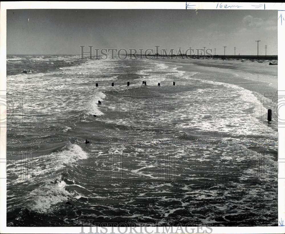 1960 Press Photo Waters near a Bolivar Peninsula beach - hps11232- Historic Images