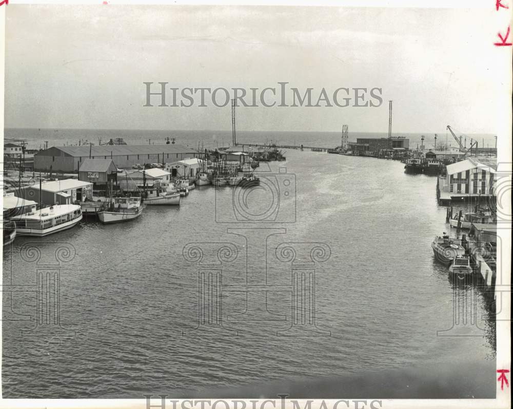 1963 Press Photo Bridge construction of 43-foot clearance at Clear Creek Bay, TX- Historic Images