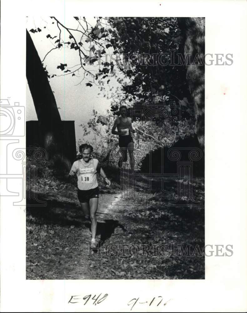 1981 Press Photo Kirk Randall and Herb Lorenz during cross country race.- Historic Images