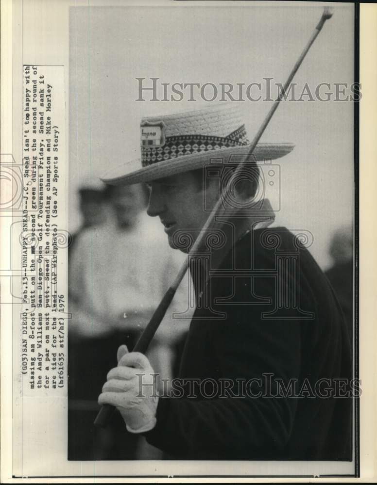 1976 Press Photo Golfer J.C. Snead Misses Putt San Diego Open Golf Tournament- Historic Images