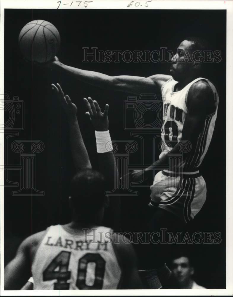 1982 Press Photo Lynden Rose, University of Houston Basketballer in A&amp;M Game- Historic Images