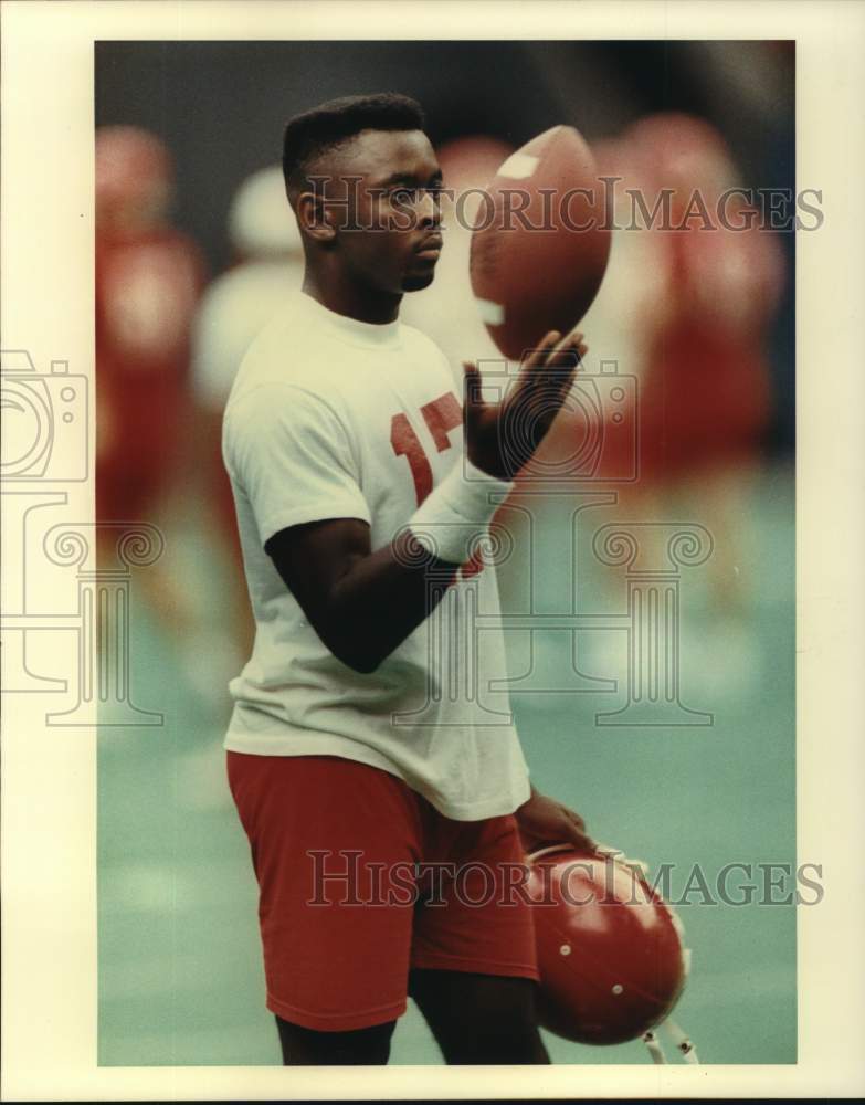 1990 Press Photo University of Houston Football Player Jerry Parks in Astrodome- Historic Images