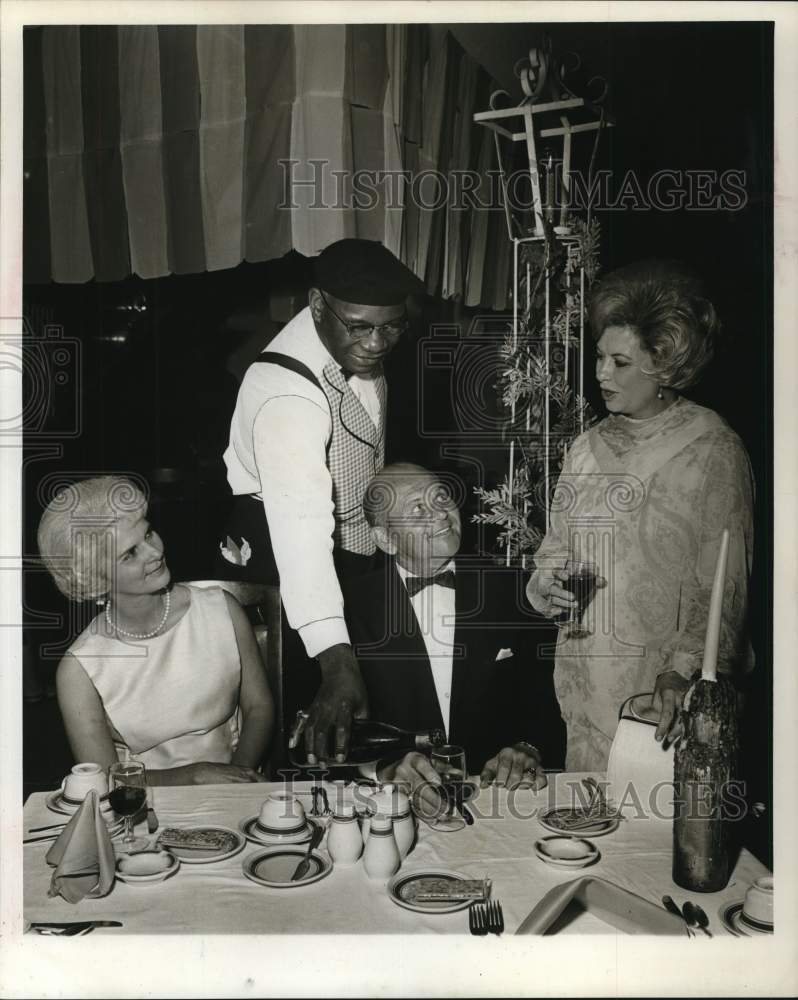 1968 Press Photo Mr. and Mrs. Carroll Martin, Houston Mavericks Manger at Event- Historic Images