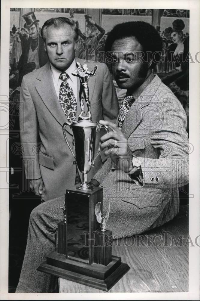 1974 Press Photo Coaches Billy Tidwell and Rod Paige with Football Trophy- Historic Images