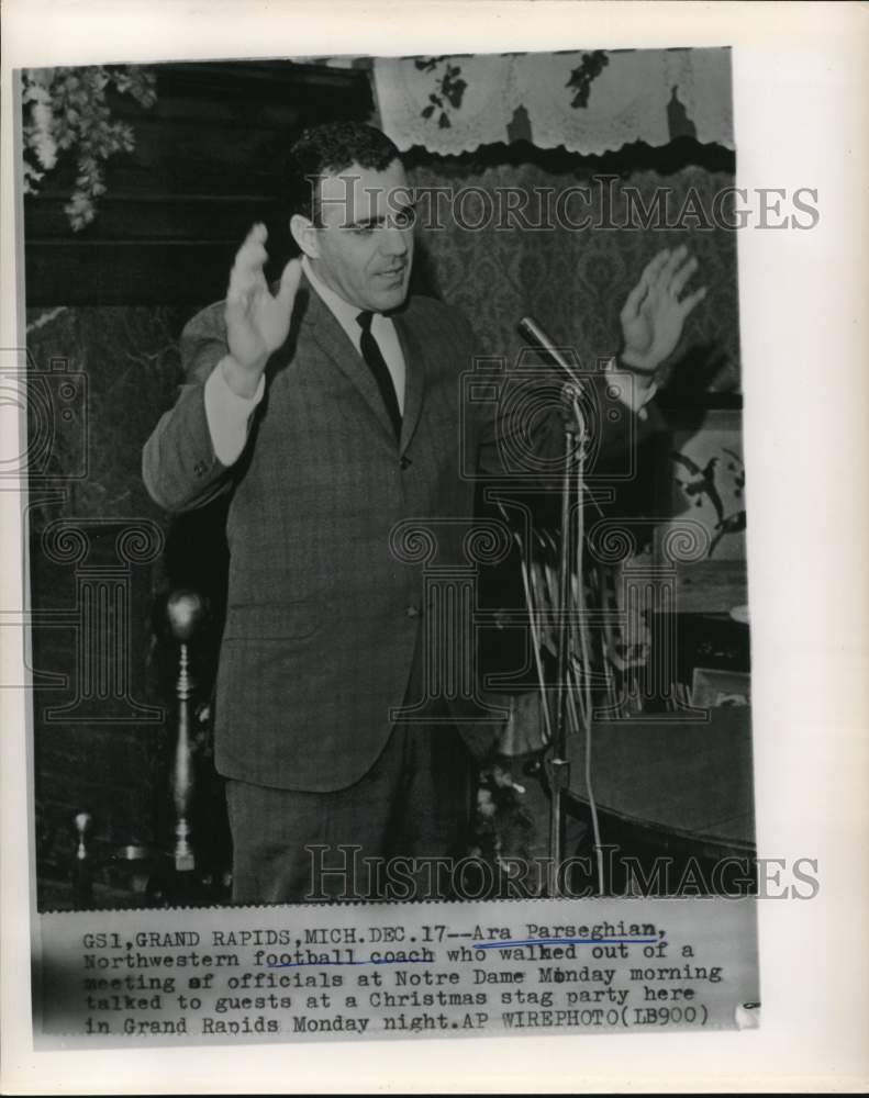 1968 Press Photo Ara Parseghian, Northwest Football Coach at Grand Rapids Party- Historic Images