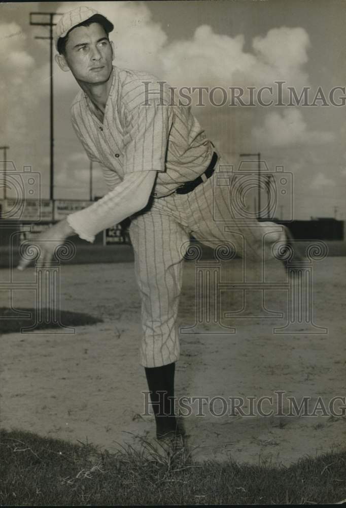 1959 Press Photo Dwain &quot;Lefty&quot; Sloat pitches baseball. - hps12497- Historic Images