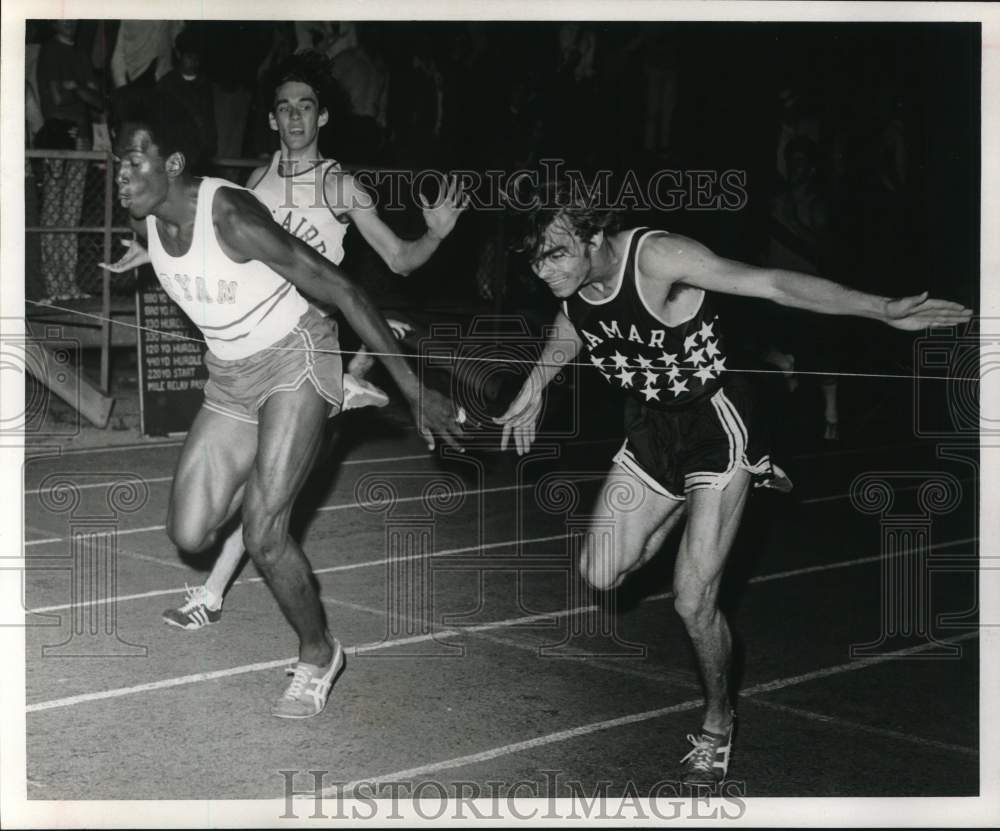 1973 Press Photo Bryan High School&#39;s Wayne Smith in 440-yard dash victory.- Historic Images