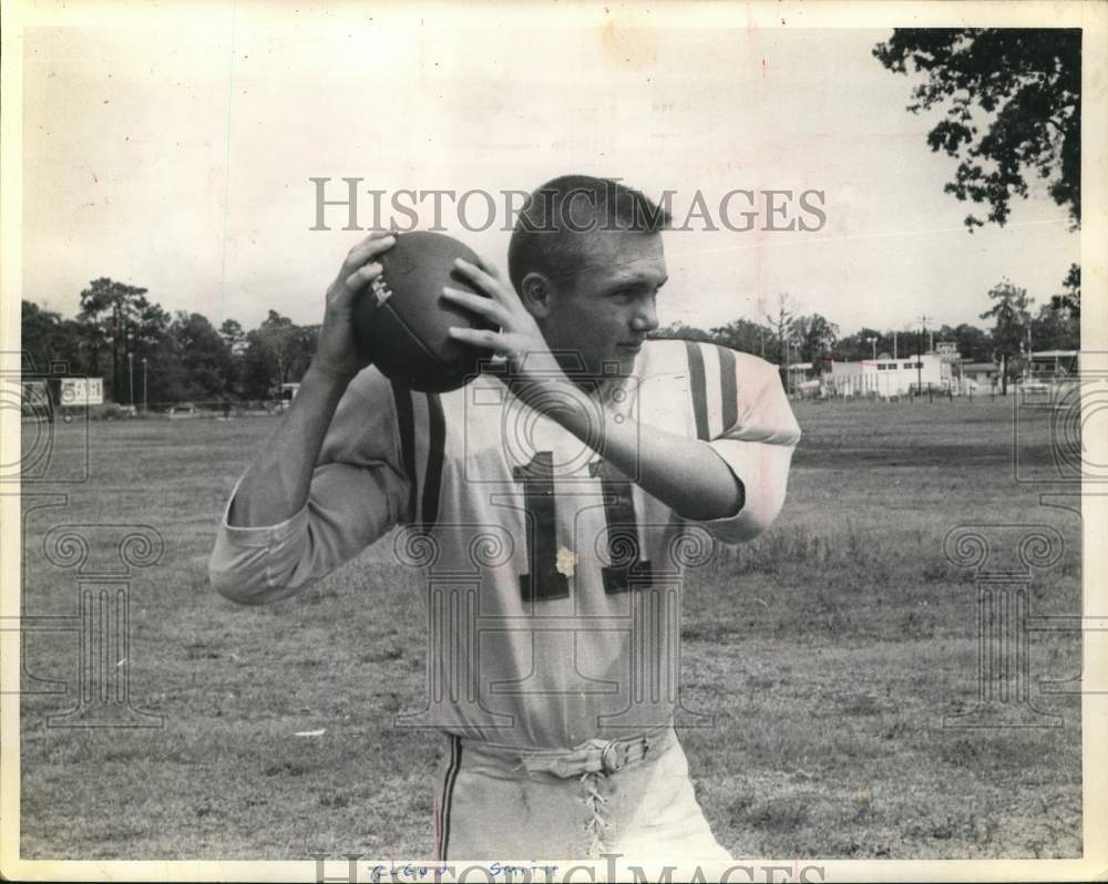 1962 Press Photo Quarterback Glenn Smith prepares to pass football. - hps12754- Historic Images