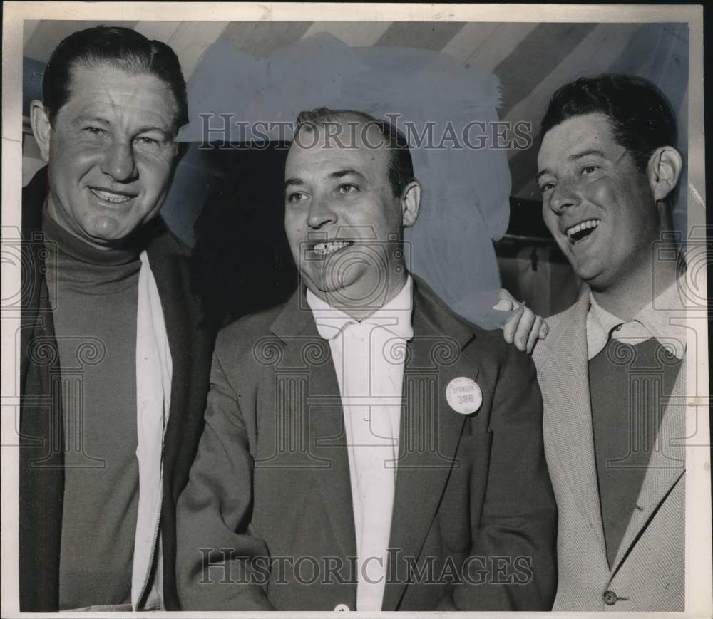 1959 Press Photo Golfer Horton Smith chats with other sportsmen. - hps12760- Historic Images