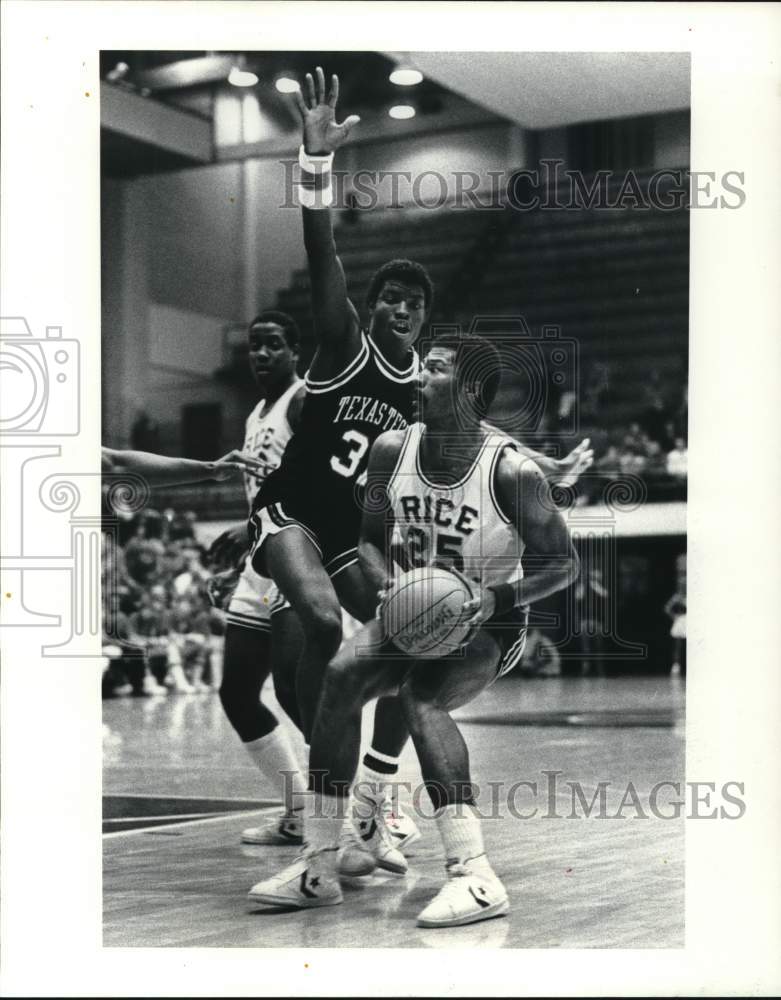 1982 Press Photo Rice and Texas Tech play men's college basketball - h ...