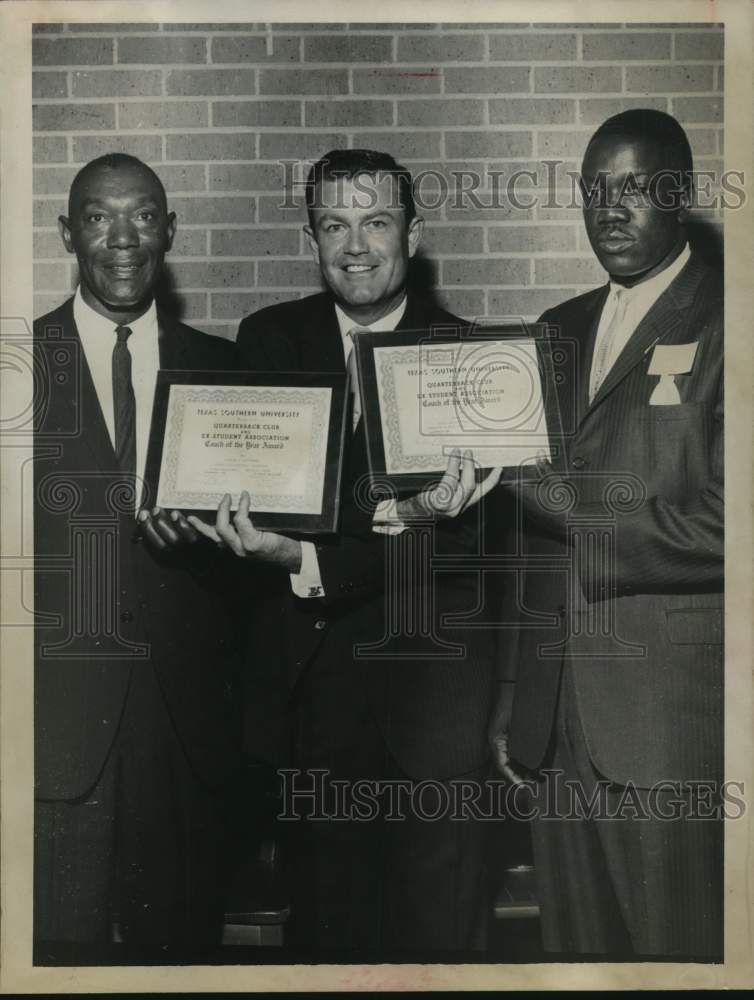 1963 Press Photo Jack Yates High School coach Pat Patterson and companions- Historic Images