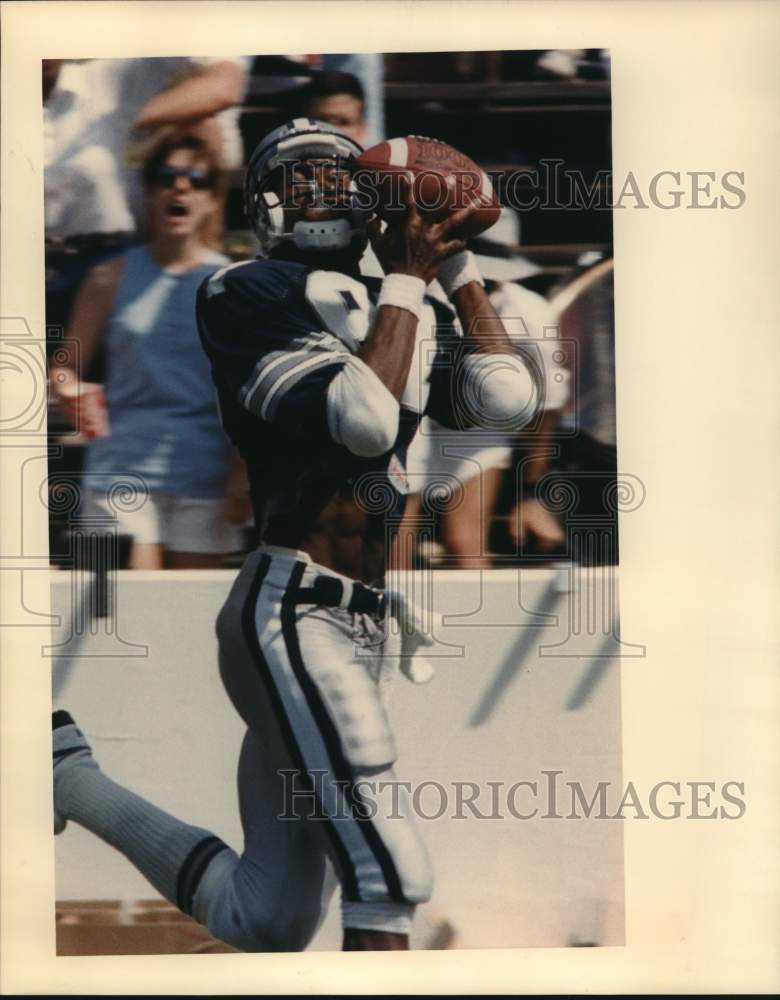 1987 Press Photo Rice college football player Chris Nixon catches a pass- Historic Images