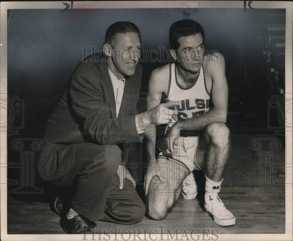 1958 Press Photo Tulsa basketball player Dick Nunnelley poses with official- Historic Images