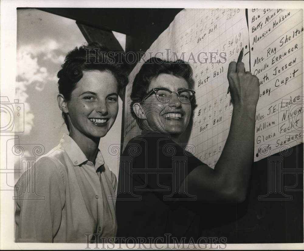 1958 Press Photo Golfer Diane Garrett Penna with Woman - hps13890- Historic Images