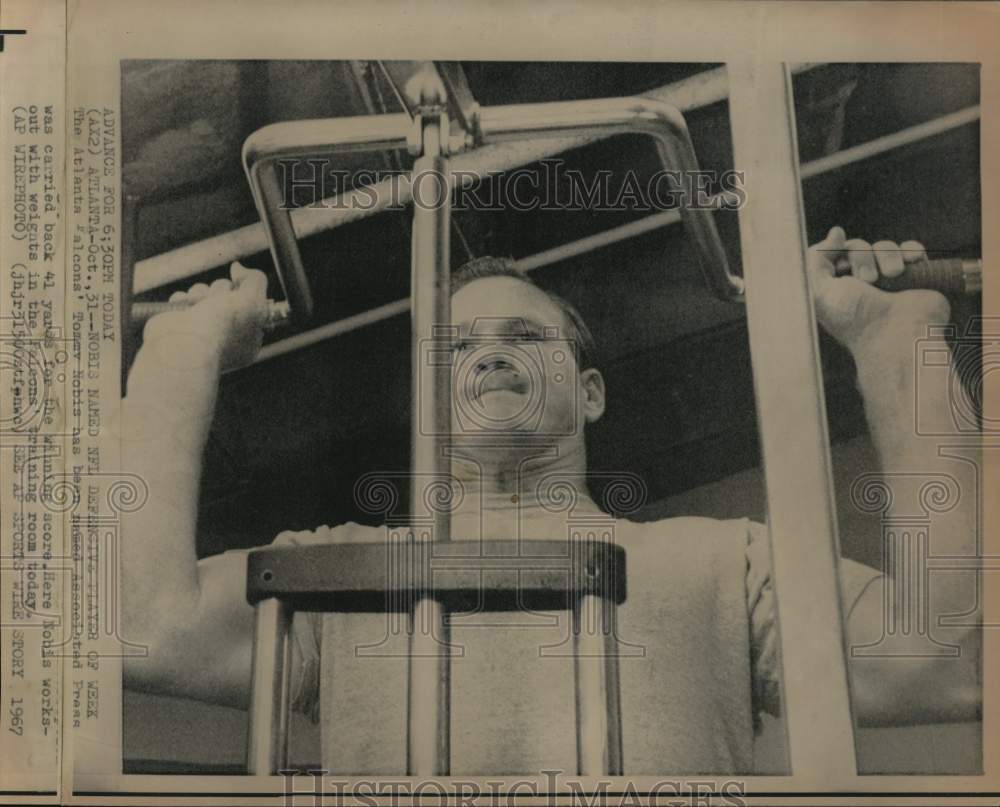 1967 Press Photo Falcons&#39; Tommy Nobis works out in Atlanta training room.- Historic Images