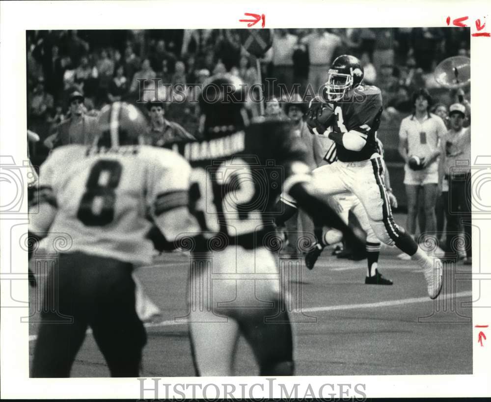 1982 Press Photo Arkansas Football Player in Bluebonnet Bowl - hps14036- Historic Images