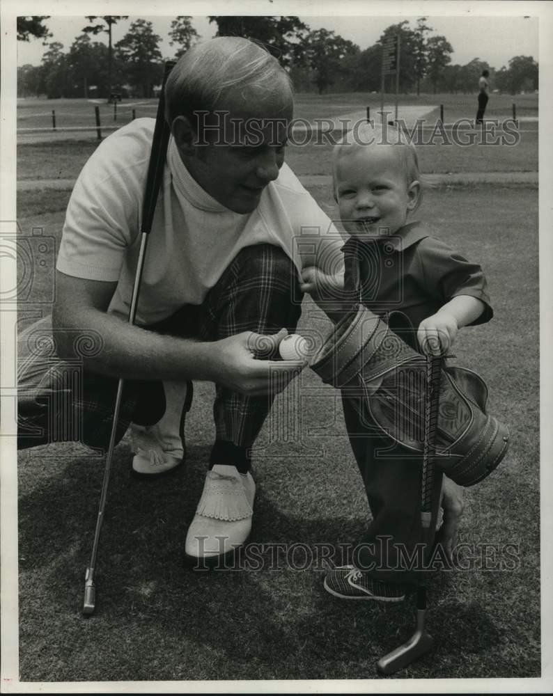 1972 Press Photo Golfer Stephen Siebert and son, Stephen II - hps14273- Historic Images