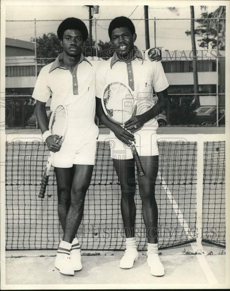 Press Photo TSU tennis teammates Bennie Sims, left and Tommy Scott pose at net- Historic Images